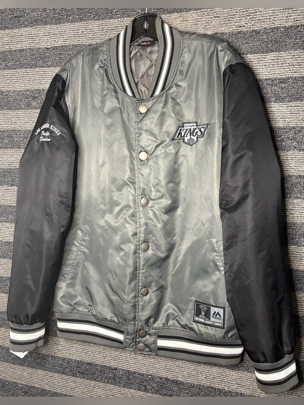 Majestic LA Kings Satin NHL Hockey Bomber Varsity Jacket Gray/Black Men’s XL EUC